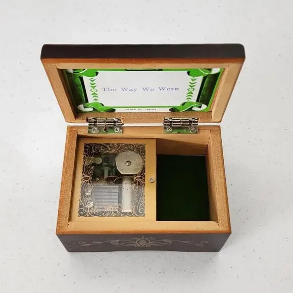 Linden A Young Girl Reading By Fragonard Japan Wood Music Box - Picture 6 of 10